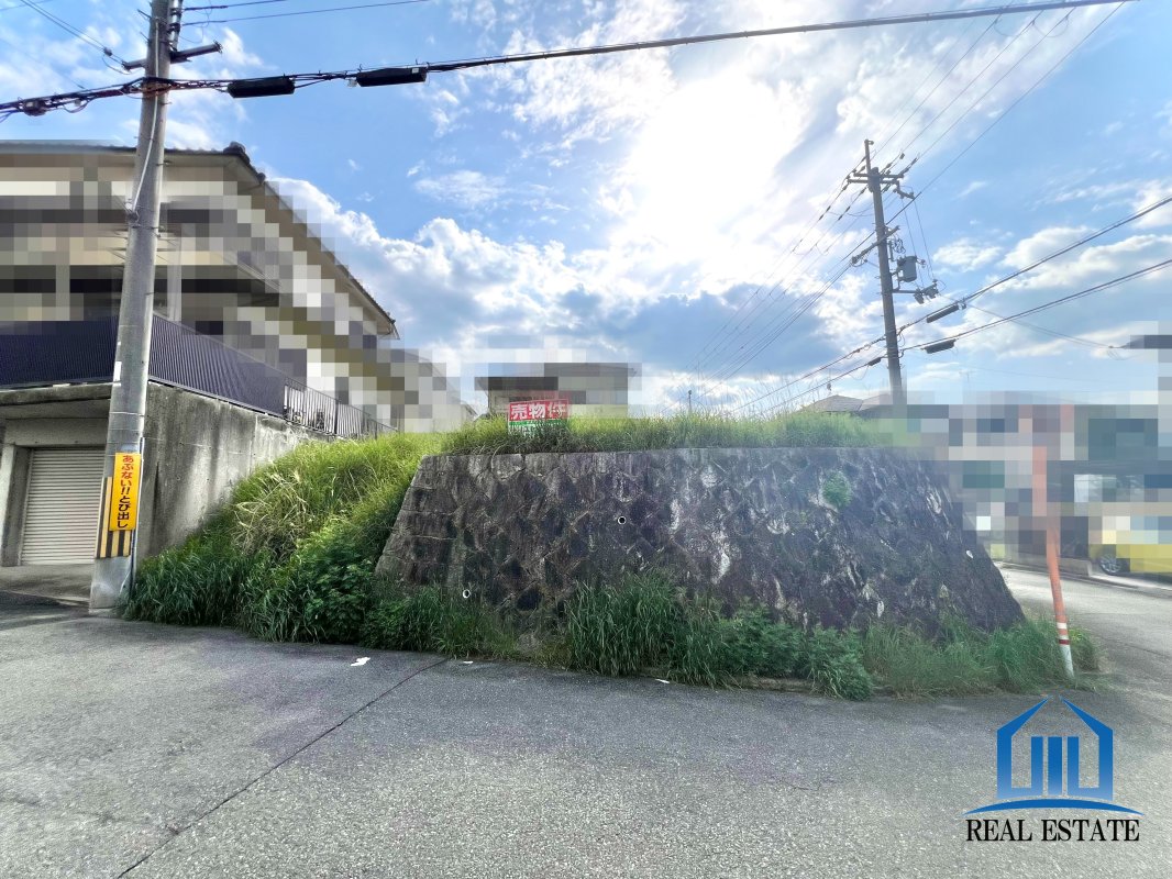 泉台2丁目  70坪以上  建築条件無  角地